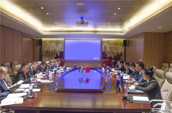 Meng Qinglin meeting with Uzbek Energy Minister Zhurabek Mirzamakhmudov in Beijing